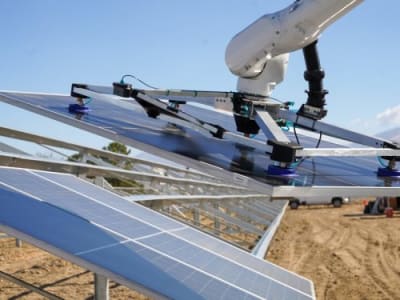 Robot Pembantu Permudah Pemasangan Panel Surya di Lokasi Berat Amerika