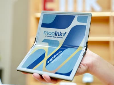 Readmoo Luncurkan E-Reader Lipat Pertama dengan Layar E Ink Warna Canggih