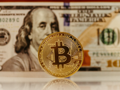 Bitcoin Melonjak Saat Dolar AS Melemah Akibat Ketegangan Politik Federal Reserve