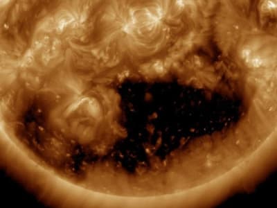 Kemunculan Northern Lights di AS Dipicu Lubang Koronal Besar di Matahari