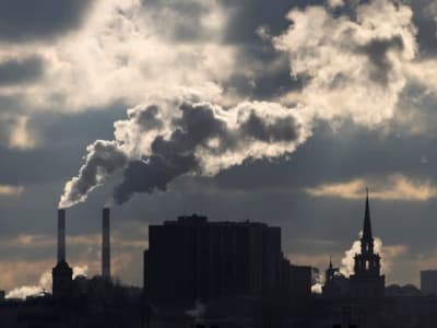 Rusia Pangkas Prediksi Pendapatan Ekspor Minyak dan Gas 2025-2027 Akibat Harga Anjlok