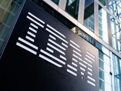 Dampak Pemotongan Kontrak Pemerintah Terhadap Saham IBM Meski Laba Tumbuh
