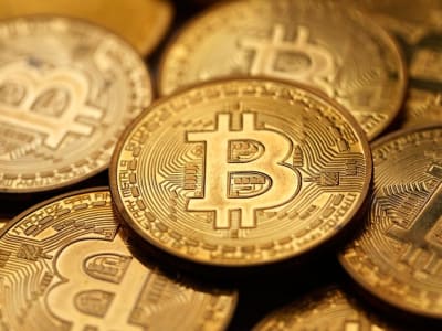 Bitcoin Memuncaki Harga Lagi Setelah Trump Lunakkan Tarif dan Fed Tetap Stabil
