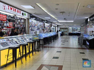 Pasar Smartphone 2025 Tertekan Perang Dagang dan Aturan Uni Eropa Baru