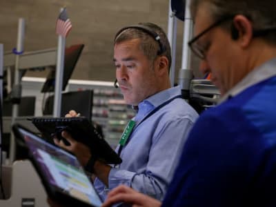 Dampak Kebijakan Tarif Trump: Pasar AS Rontok dan Risiko Resesi Meningkat