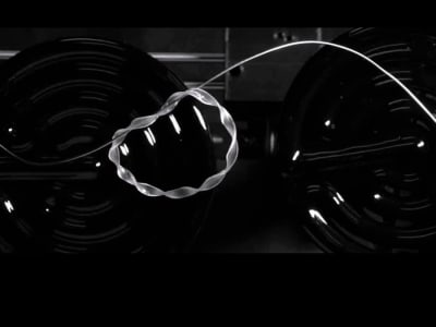 Robot Lunak Berdaya Cahaya Bisa Merangkak di Kabel dan Angkut Beban Berat