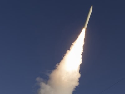 Peluncuran Misil Hipersonik Pertama dengan Sistem Peluncuran Dingin di Laut