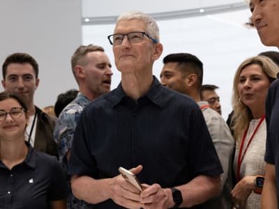 Tarif Impor Trump Membayangi Kinerja Kuat Apple, Saham Turun 4%