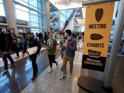 Pemegang Saham Berkshire Tolak Resolusi Soal Keberagaman dan AI Saat Buffett Mundur