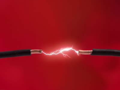 Bagaimana Eksperimen Sederhana Hertz Mengubah Dunia Teknologi Nirkabel