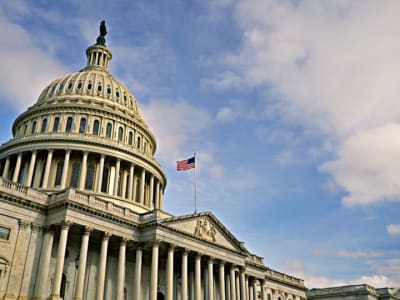 Penolakan Demokrat Tunda Rancangan Undang-Undang Stablecoin Pro-Kripto di Senat AS