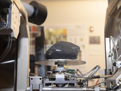 Meteorit Miliaran Tahun Jatuh di Atap Rumah New Jersey, Buka Rahasia Tata Surya