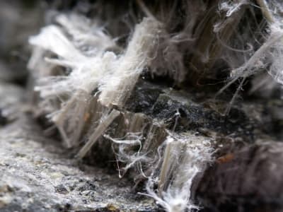 Startup Kanada Ubah Limbah Asbes Jadi Baterai EV dan Tangkal Karbon