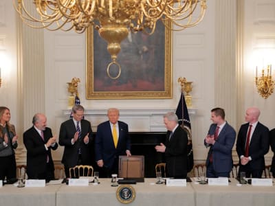 Demokrat Tolak RUU Stablecoin Karena Kecurigaan Keuntungan Keluarga Trump