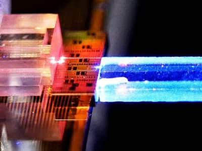 Jaringan Komunikasi Kuantum RoQNET Sambungkan Kampus Lewat Serat Optik