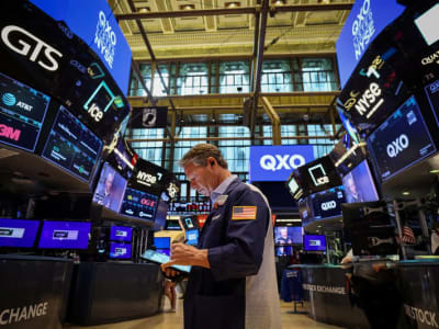 Pasar Global Guncang: Merz Gagal, Dolar AS Anjlok, Perang Dagang Memanas