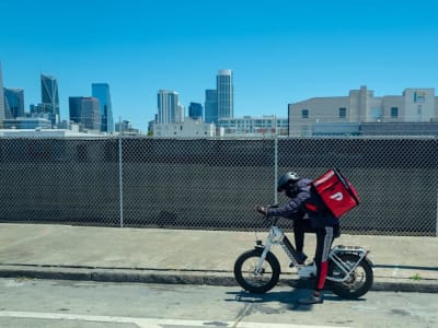 Pengeluaran Konsumen untuk Layanan Pengantaran Makanan Tetap Kuat di Tengah Tarif dan Resesi