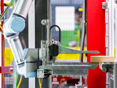 Amazon Kenalkan Robot Vulcan Berteknologi Sentuhan untuk Gudang Masa Depan