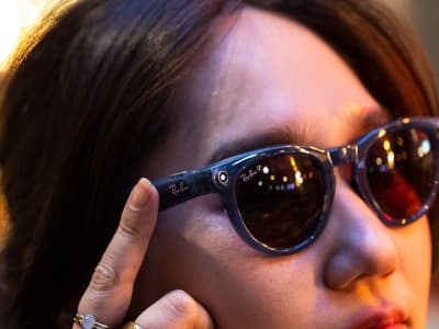 Meta Kembangkan Kacamata Pintar dengan AI Super-Sensing dan Pengenalan Wajah