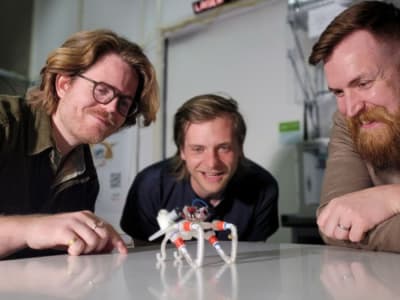 Robot Lunak yang Bergerak Mandiri Tanpa Elektronik Kompleks Terinspirasi Dunia Alam