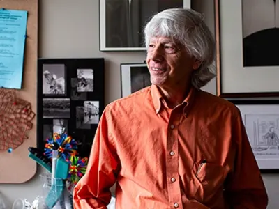 Rahasia Fisika di Balik Noda Kopi dan Cipratan Tetesan