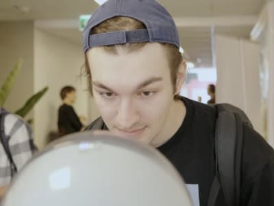 Komdigi Bekukan Izin Platform World Karena Isu Privasi Data Retina