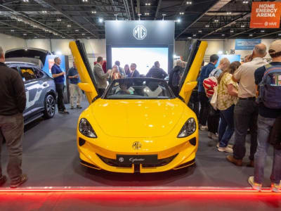 Lonjakan Besar Ekspor Mobil Listrik Hibrida Cina ke Inggris di Tengah Harga Tinggi EV