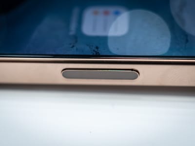 Apple 2027: iPhone Kaca Melengkung dan Teknologi AI Baru yang Menggebrak