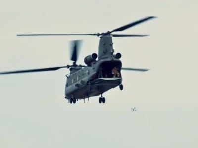 RAF Uji Peluncuran Drone FPV dari Helikopter Chinook untuk Taktik Tempur Masa Depan