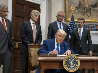 Trump Perintahkan Penurunan Harga Obat Resep dengan Batas Harga Global