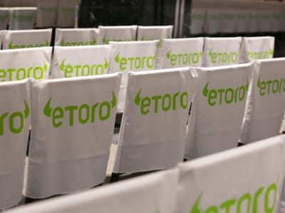 eToro Lantai di Nasdaq dengan Harga Saham Melambung Tinggi Setelah Lama Ditunda
