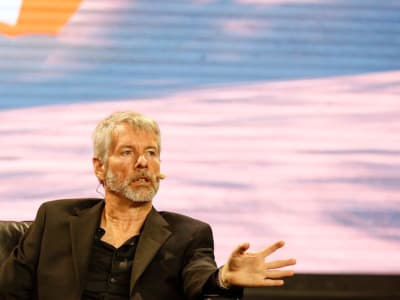 Strategi MicroStrategy Akuisisi Bitcoin: Antara Peluang dan Risiko Besar