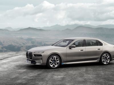 9 Mobil Mewah Bekas yang Membuat Kantong Kelas Menengah Merana