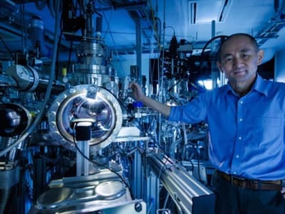 Laboratorium Digital Otomatis Percepat Penemuan Material Film Tipis