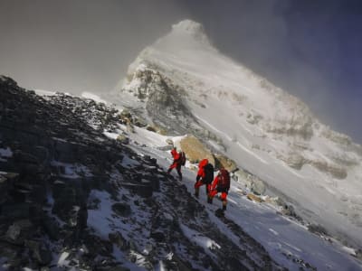 Gunung Everest Resmi Lebih Tinggi 1 Meter Setelah Pengukuran Baru Nepal-China
