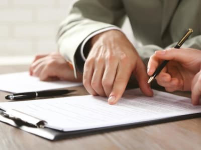 Hati-Hati! Risiko Besar yang Harus Kamu Tahu Sebelum Jadi Penjamin Pinjaman