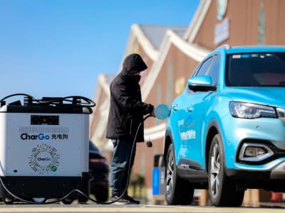 CATL Dorong Ekspansi Global dengan Robot Pengisian EV Inovatif