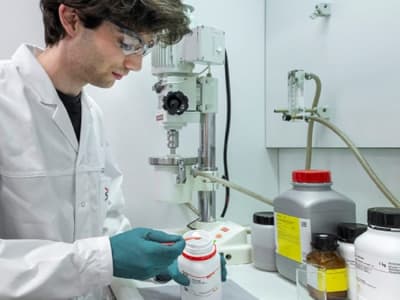 Inovasi Baterai Padat Berbasis Natrium: Solusi Lebih Cepat, Murah, dan Ramah Lingkungan