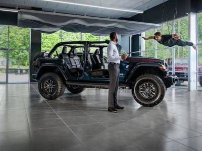 Tom Cruise Bawa Jeep Wrangler dalam Aksi Seru Film Mission: Impossible Terbaru