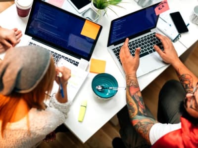 Perkembangan AI Agentic Coding: Dari Autocomplete Menuju Otomasi Pemrograman Mandiri