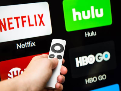 Cara Cerdas Investasi di Industri Streaming Meski Pilihan Saham Terbatas