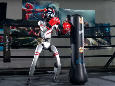 AI Strategist Juara Pertarungan Robot Humanoid Pertama di Dunia di Hangzhou