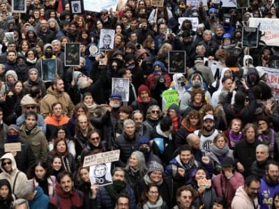 Ilmuwan Argentina Unjuk Rasa Tolak Pemangkasan Dana Riset Presiden Milei