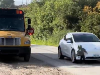 Tesla Uji Robotaksi di Austin, Software FSD Malah Langgar Aturan Keselamatan