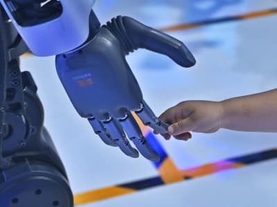 China Luncurkan Sistem Operasi Intewell untuk Kemandirian Robot Cerdas