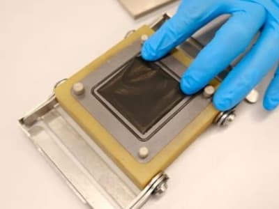 Inovasi Membran Tipis dan Katalis Hemat Platinum untuk Sel Bahan Bakar Hidrogen