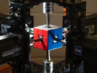 Robot Purdue Pecahkan Rekor Dunia Rubik's Cube dalam 0,103 Detik