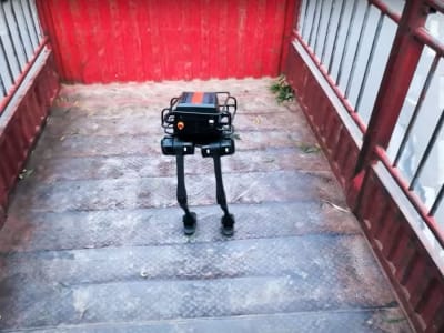 Robot Bipedal Tron 1 Tahan di Truk Bergerak dengan Keseimbangan Canggih