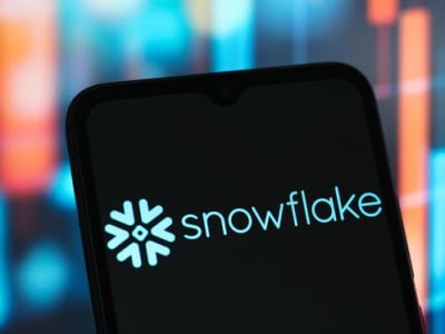 Snowflake Akuisisi Crunchy Data untuk Perkuat Platform Database AI