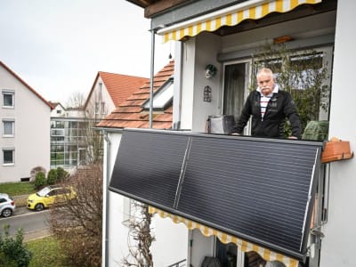 Mengapa Panel Surya Balkon Sulit Dipakai di Amerika Serikat Meski Mudah dan Aman di Jerman